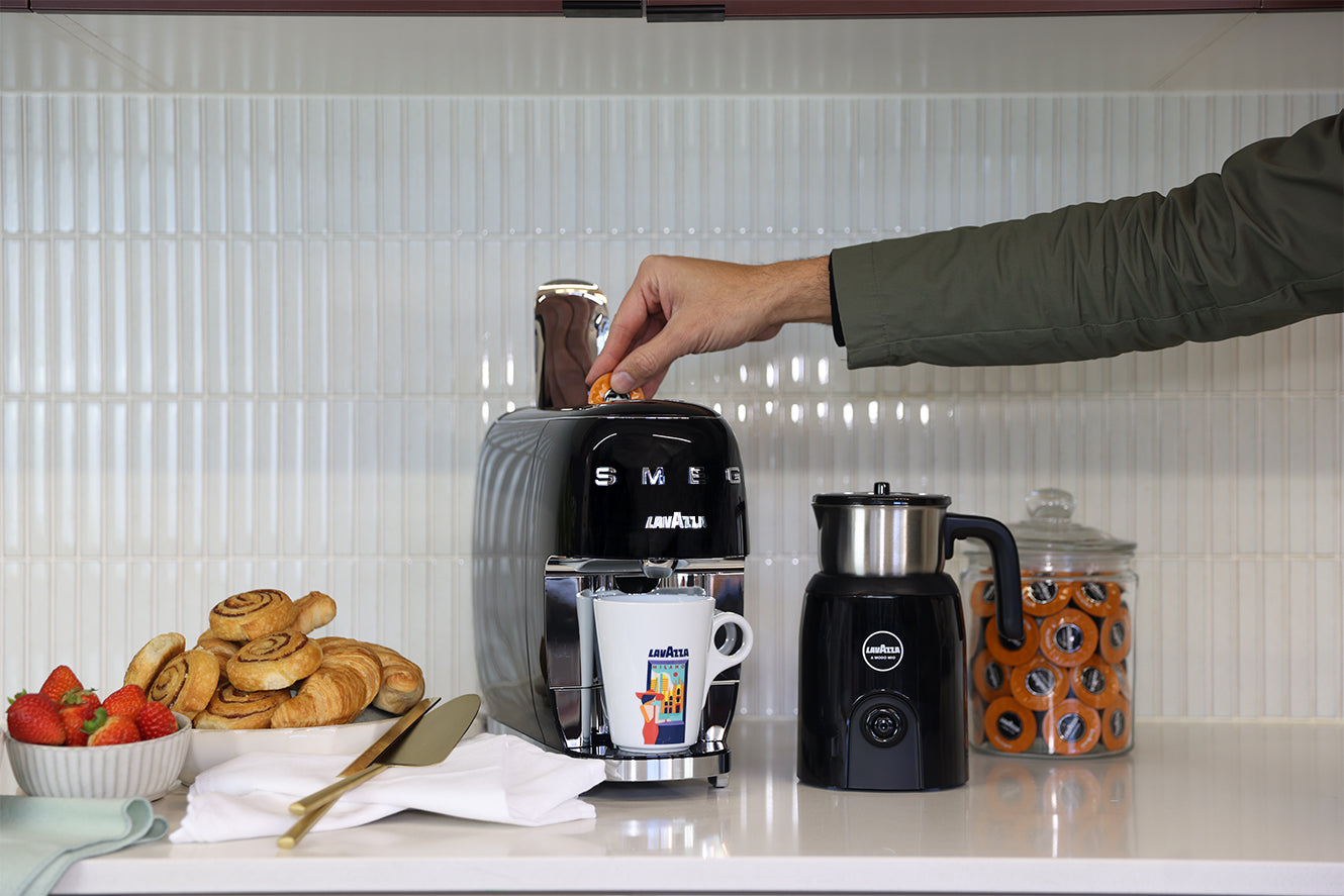 Lavazza A Modo Mio Smeg Black